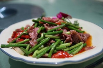 蒜心炒牛肉
